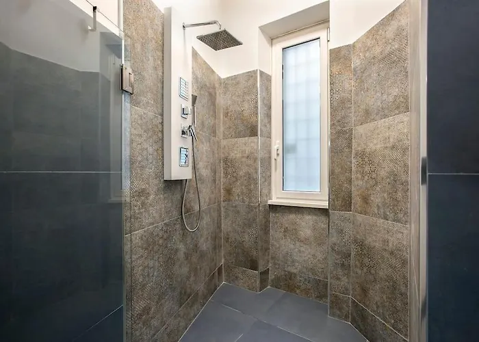 2bdr For 6 Guests - 100mt Subway B1 - 7 Fermate Dal Colosseo דירה