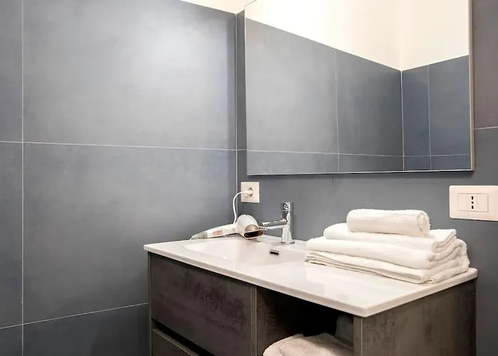 2bdr For 6 Guests - 100mt Subway B1 - 7 Fermate Dal Colosseo דירה *